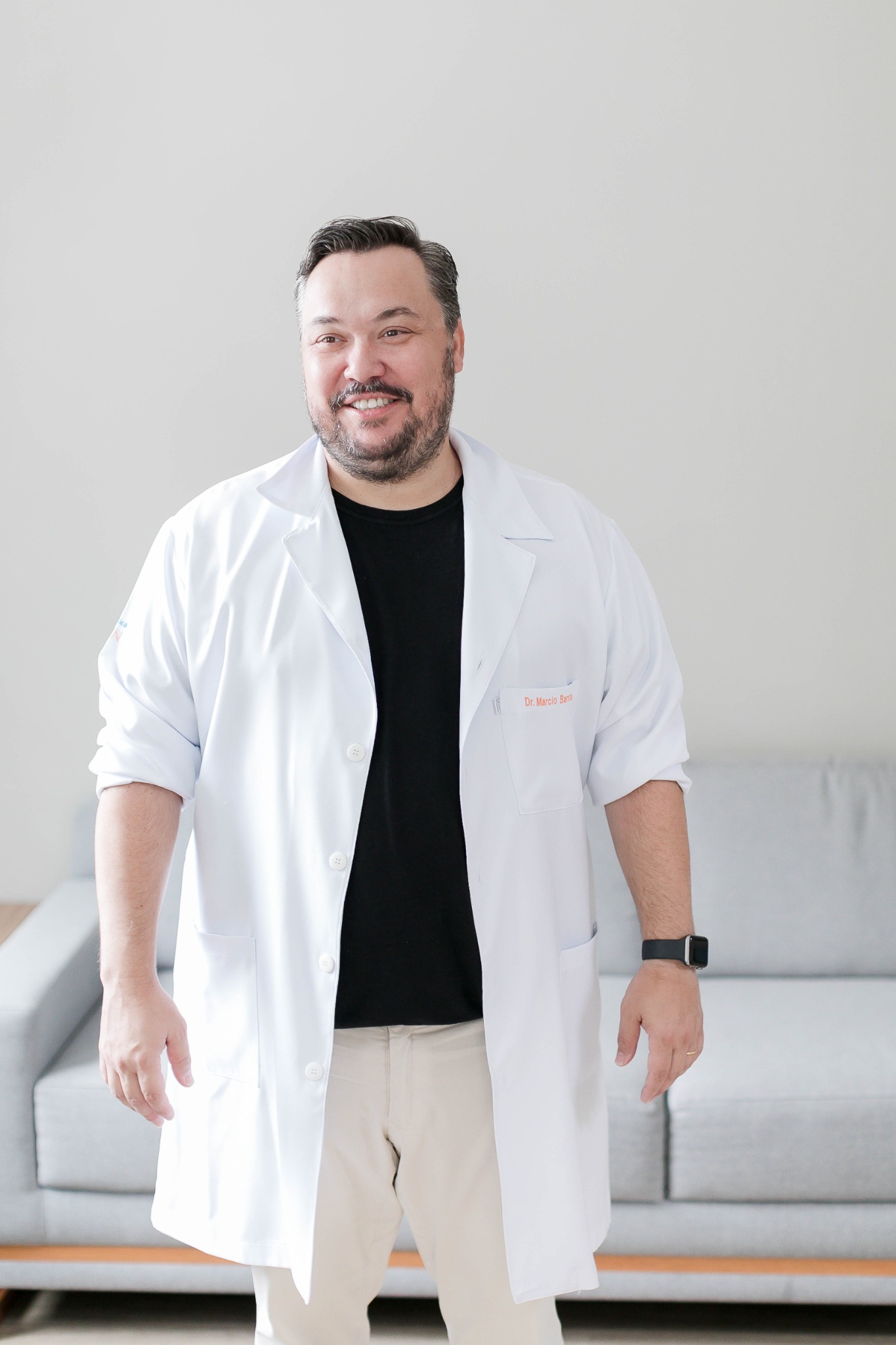 Dr. Marcio Barros no consultório